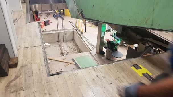 Démolition escalator, Manor Démolition escalator, Manor