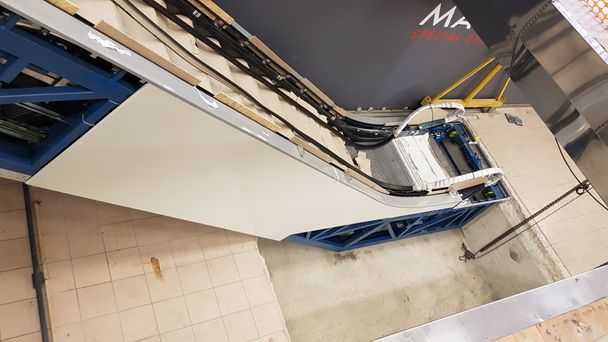 Pose nouvel escalator, Manor Pose nouvel escalator, Manor